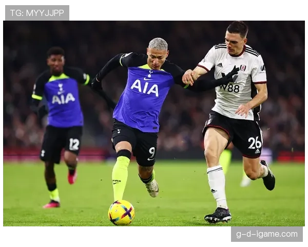 阿什利·扬闪耀维拉，助球队稳步提升联赛竞争力