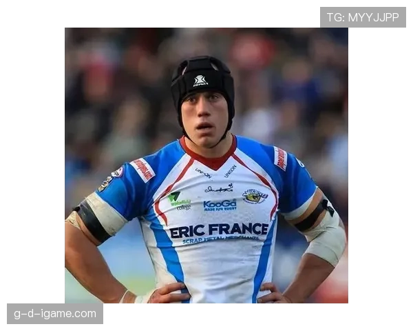 阿萨尔森比赛后直接冲进房间，谁知道他桌上放了些什么玩意儿？